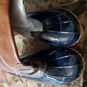 Water resistant lined boots